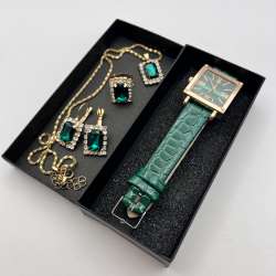 A complete gold jewelry set adorned with green stones, a perfect gift for women.