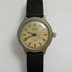 Vintage Men's Vostok USSR Mechanical Watch 17 Jewels Gold Tone Chrome Bezel 3940