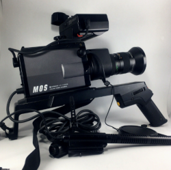 Hitachi VK-C2000E MOS Color Video Camera Vintage Shoulder-Mount Studio Unit Japa