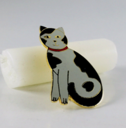Vintage Cat Brooch Gold Tone Enamel Kitty Red Collar White-Black Pet Pin Collect