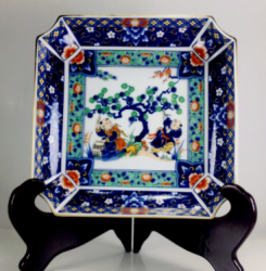 Vintage Asian-style Porcelain Plate Imari-Inspired Design Hand-Painted Gold Rim