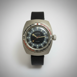 Rare Vintage Men's Mechanical Diver Watch 18 Jewels Barrel Case USSR Antimagnetic 200m Water Resistant 297