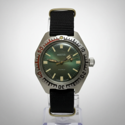 Vintage Mens Watch Vostok Amphibia Komandirskie USSR 17 Jewels Green Dial Steel 165