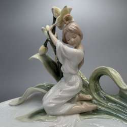 Unicorn Studio Porcelain Girl Daffodil Tray Dish Figurine Gift Decorative Plate