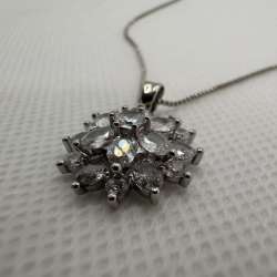 Elegant Flower Crystal Pendant Necklace Silver Tone Snowflake Bridal Wedding Gif