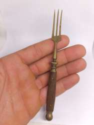 Antique Brass Serving Fork with Wooden Handle – Vintage Rustic Collectible Kitch