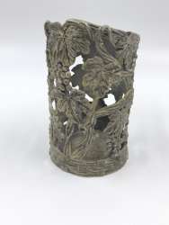 Vintage Ornate Grape Vine Metal Mug Holder – Heavy Decorative Vineyard Design