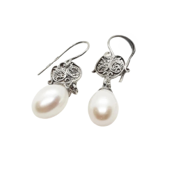 Vintage earrings Women's Jewelry sterling silver 925  studded Signed of pearls