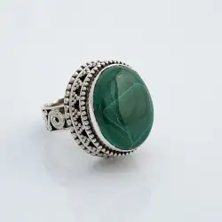 Vintage 925 sterling silver oval ring with natural green malachite stone