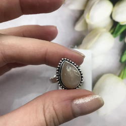 Vintage Women's ring with natural sunstone made of 925 sterling silver size 8.5