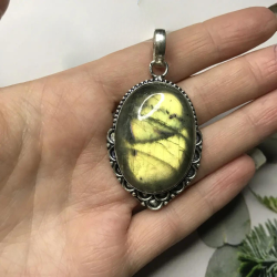 Vintage Women's 925 sterling silver necklace with natural labradorite