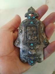 A palm-shaped masterpiece studded with silver-plated precious stones, made by th