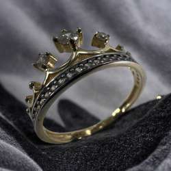 A Distinctive And Beautiful 14K Yellow Gold Crown Ring With Crystal Stone