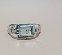 Japanese women's watch, a great gift, elegant and fashionable, small in diameter