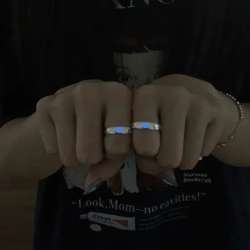 Glow-In-The-Dark Love Heart Rings: Luminous Blue & Pink Light