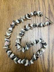 Beautiful seashell necklace for antique women, height 30cm
