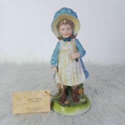 Porcelain Holly Hobbie Girl Holding A Bouquet of Flowers Blue Bonnet Match