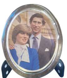 Lady Diana And Prince Charles Engagement Paperweight Length 10cm Weight 300g