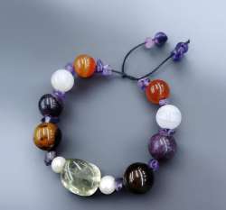 Gemini bracelet made of precious stones, onyx and pearls