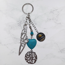 A key hanger from a blue heart and a map of Palestine and a picture of Al-Quds