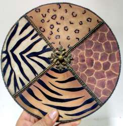 Decorative Plate Black Gold Resin Vintage Handmade Art Wall Round Plaque 10.6