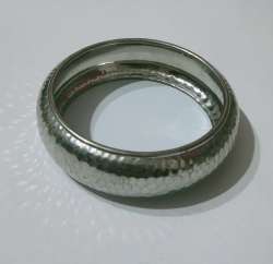 Vintage Silver Bracelet with Hammered Design - A Touch of Modern Elegance