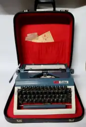 Vintage Typewriter Blue daro Erika Portable Manual Deluxe Original Case made GDR