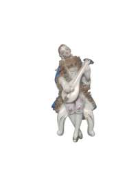 Vintage Royal Porzellan Figurine – Musician Seated in Rococo Chair (Mid-Century)