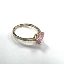 Yellow Gold 14K ring with a pink heart-shaped stone, elegant and refined.