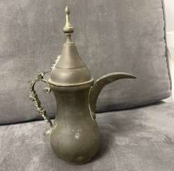 Traditional Arabic Brass Coffee Pot – Vintage Style Decor