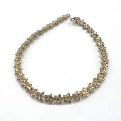 14K yellow gold bracelet with a delicate star design — simple and elegant