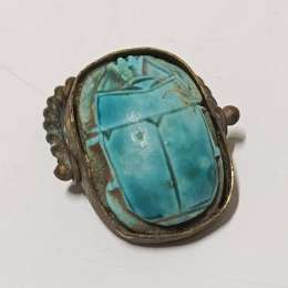 Ring Ancient-style Egyptian scarab engraved hieroglyphs vintage collectible