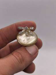 Elegant Butterfly Ring with Crystal Accents – Mother of Pearl Style Inlay