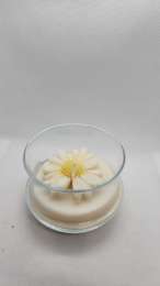 Handcrafted Artistic Daisy Candle – Natural Wax in Elegant Glass Cup | Handmade