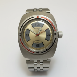 Vostok Amphibia Mechanical Watch USSR Soviet Vintage Military Barrel Case 1414