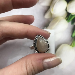 Vintage Women's ring with natural sunstone made of 925 sterling silver size 8.5