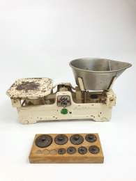 Old Antique high-quality beige Scale from Loehnle with weight