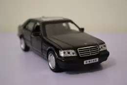 Mercedes W140 collectible car model from the Mercedes W140 metal collection