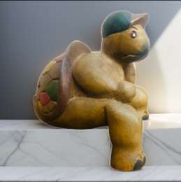 Vantage Beautifully hand-carved wooden turtle, height 11 cm,sad figure sitting