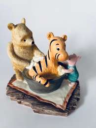 Fegurine Classic Pooh From Border Fine Arts A0068 Tiger & Bathtub Disney EEGG Lt