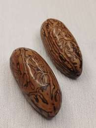 Natural antique oud from natural cruciferous treenaturally colored and engraved