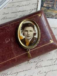 Vintage Women's Jewelry Pendant Medallion & Photo Gilding Marked from Italy