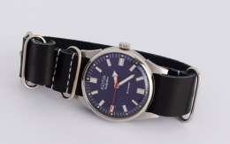 Vostok Watch vintage Caliber 2409 17 Jewels case is steel diameter Gift For Him.