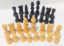 Vintage Complete Handmade Wood Chess 32 Pieces Black White Figures Game Chess