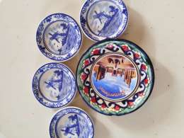 Set of   5  Vintage Delft Blue Hand Painted Porcelain Miniature Dishes 6cm