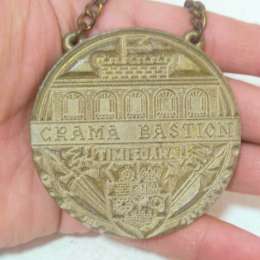 VTG Roman Metal Chain Necklace krama Bastion Timisoara Plastic Gold Tone Pendant
