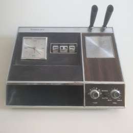 Rare 1960's Townley Clock Radio AM/FM Calendar Display Retro Audio Collectible