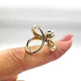 Elegant 14K Yellow Gold Ring with Modern Design – Simple yet Luxurious