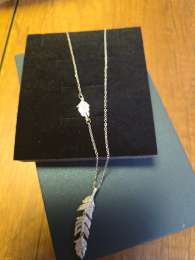 Crystal feather necklace, 25g weight, 45cm length, sparkling elegant design