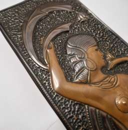 Vintage Embossed Metal Wall Plaque – Elegant Woman Design